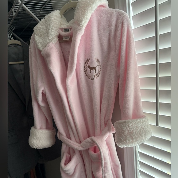 Pink Fleece Robe with White Trim Pink Victoria Secret - Picture 7 of 10